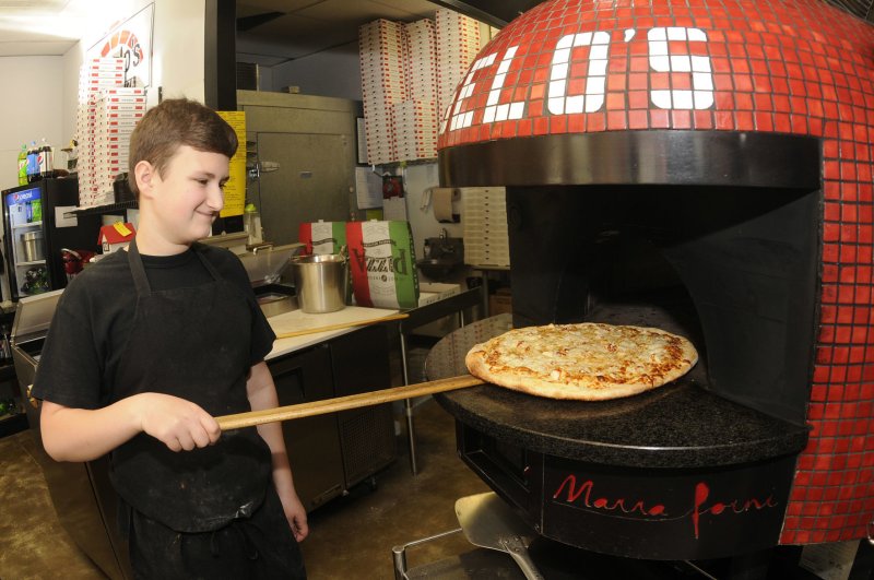 Person, Pizza, Baking, Face. Text: ELO&#039;S pepsi Marra forni