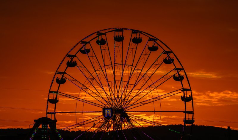 Wheel, Amusement Park, Ferris Wheel, Fun. Text: R