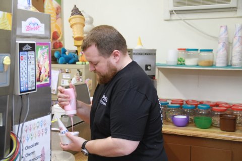 Adult, Male, Man, Person. Text: Burst ELECTRO 2 1 3 4 6 5 8 7 HS R S Chocolate Cherry