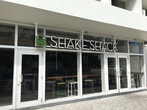 Door, Cafeteria, Restaurant, Car. Text: SHAKE SHACK SHAKE SHACK SHAKE SHAC 1660