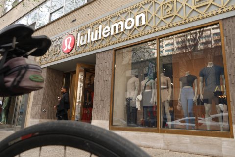 Person, Adult, Male, Man. Text: lululemon