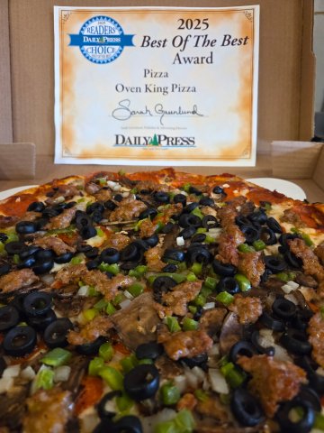 Food, Pizza, Meal, Blackboard. Text: 2025 2025 READERS DAILY PRESS Best Of The Best CHOICE Award Pizza Oven King Pizza DAILY PRESS