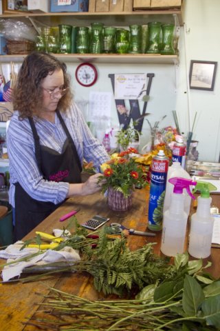 Herbal, Adult, Person, Woman. Text: SAL RYSAL EAF