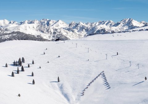 Slope, Outdoors, Peak, Piste.