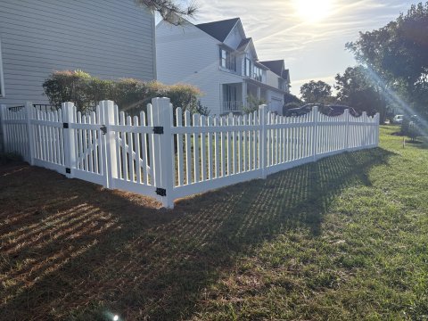 Nature, Outdoors, Yard, Picket Fence.