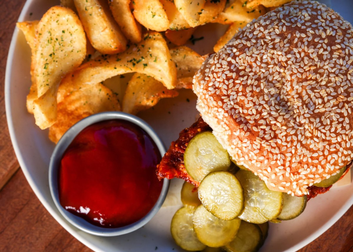 Food, Food Presentation, Burger, Ketchup.