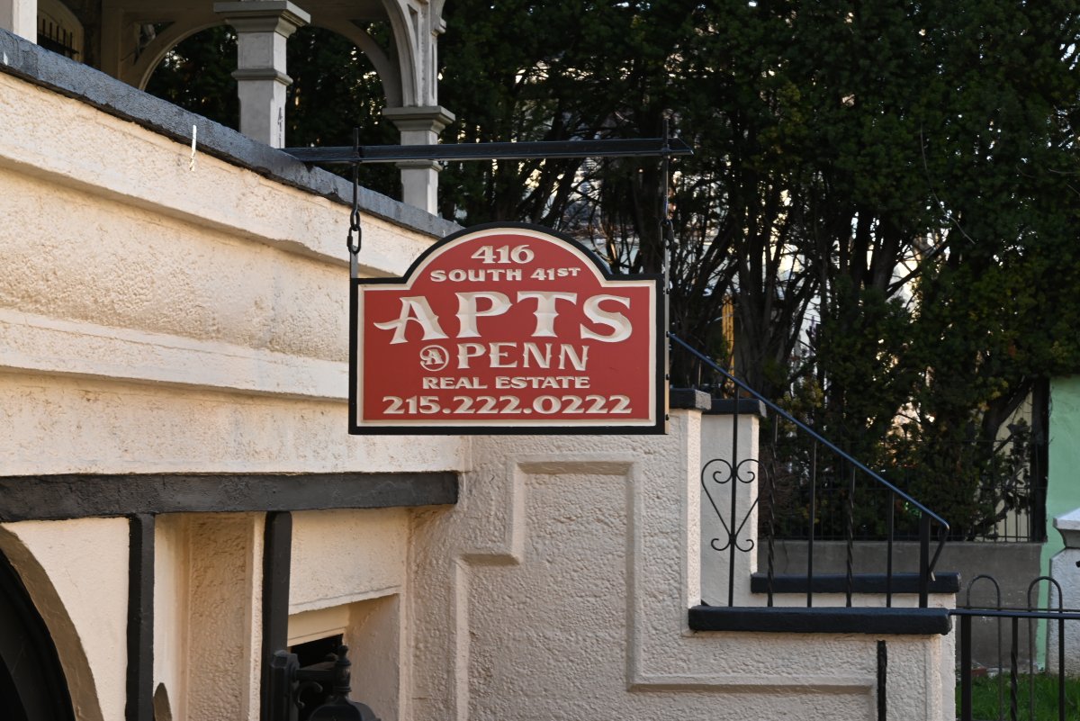 Handrail, Railing, Building, Sign. Text: 416 SOUTH 41ST APTS DI PENN REAL ESTATE 215.222.0222