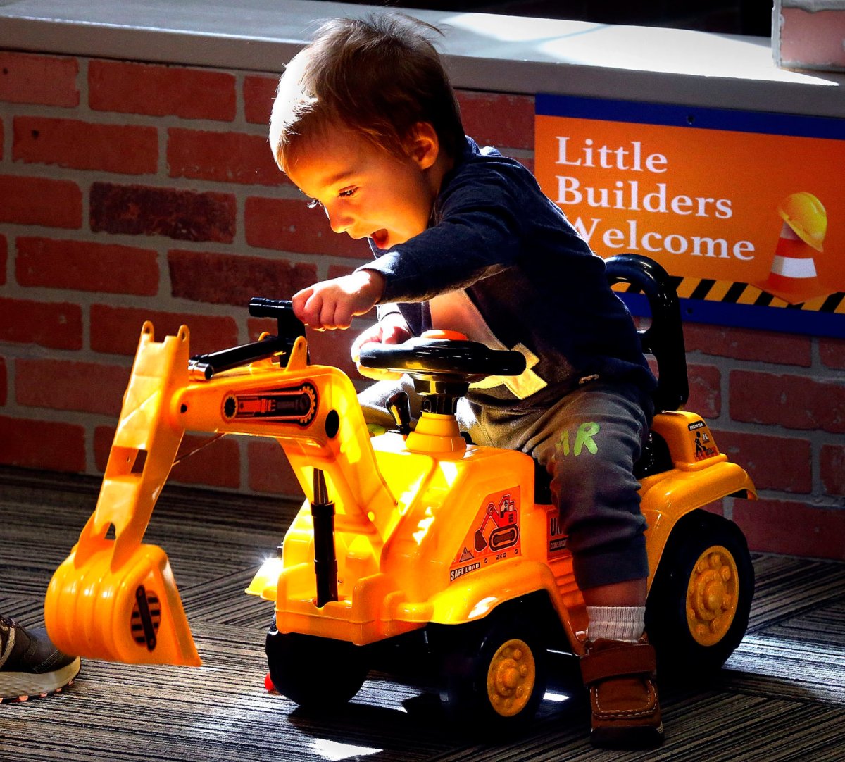 Boy, Child, Male, Person. Text: Little Builders Welcome AR 2KG SAFE LOAD