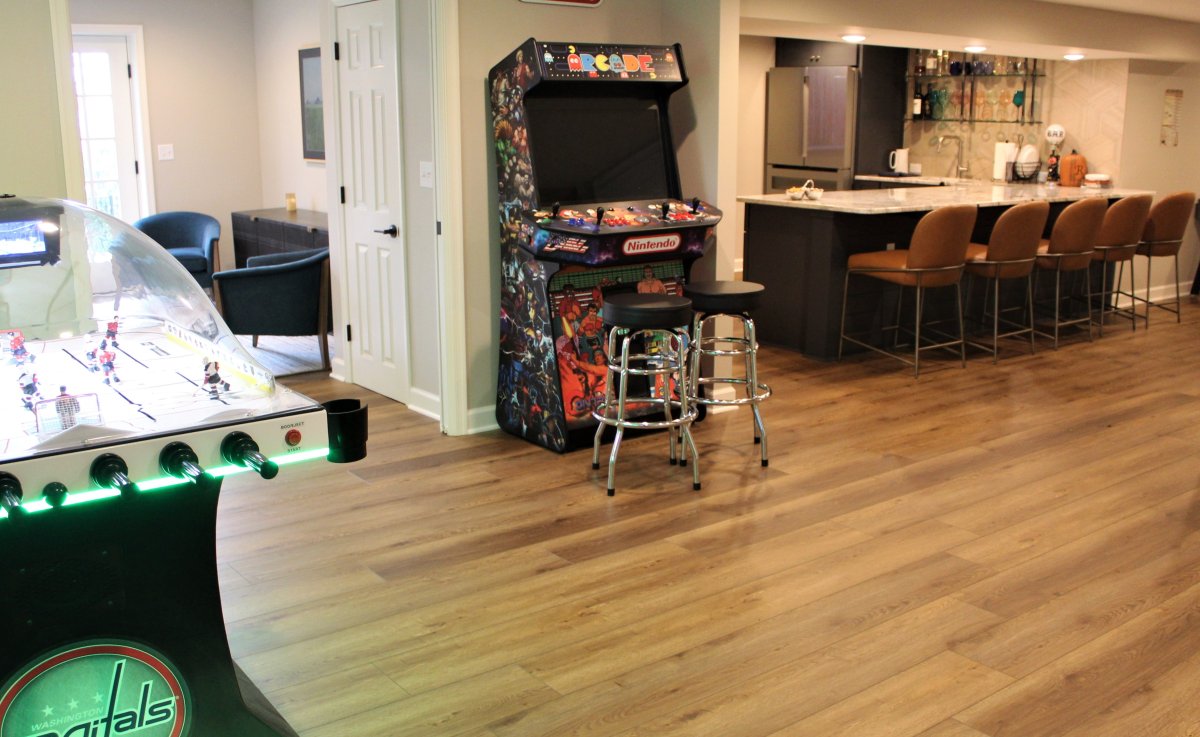 Floor, Flooring, Wood, Hardwood. Text: BAR Nintendo BOO/EJECT ON START